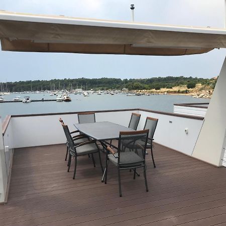 Floating House Varoni Пула Екстер'єр фото