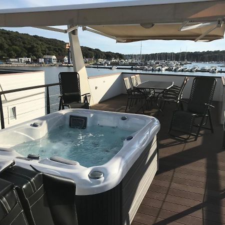 Floating House Varoni Пула Екстер'єр фото