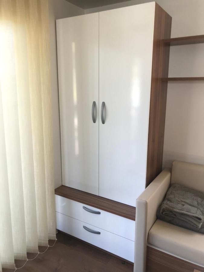 Floating House Varoni Пула Екстер'єр фото