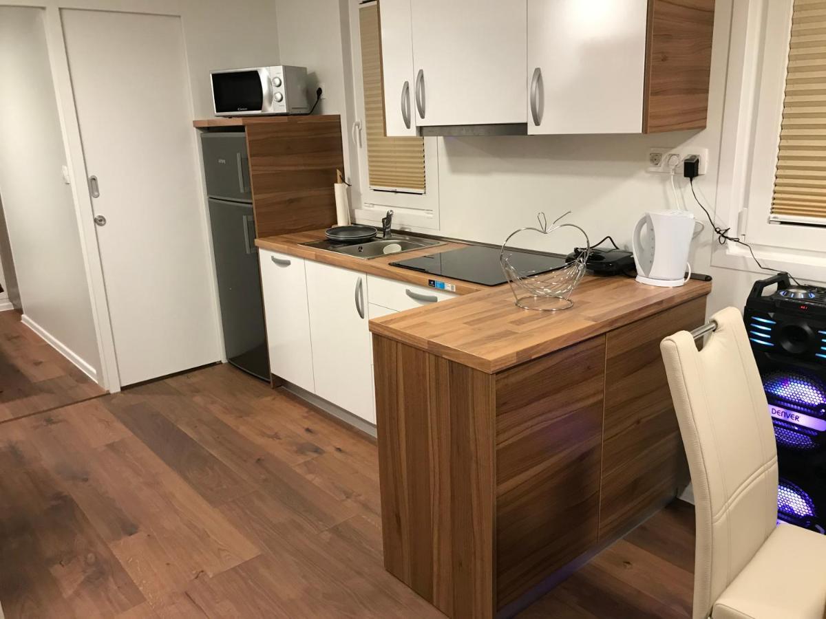 Floating House Varoni Пула Екстер'єр фото