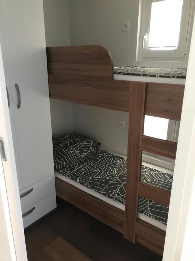 Floating House Varoni Пула Екстер'єр фото