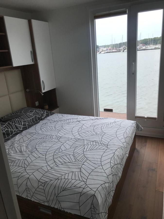 Floating House Varoni Пула Екстер'єр фото